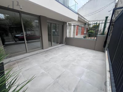 Apartamento de un dormitorio a estrenar con patio