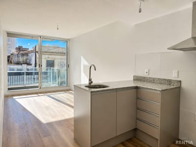Apartamento 1 dormitorio con  balcón al frente a estrenar en Cordón 