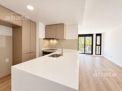 Venta apartamento dos dormitorios en Barrio Sur con terraza