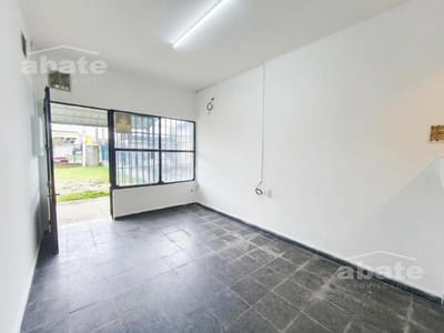 Alquiler local comercial sobre Wilson F. Aldunate ex Cno Carrasco, Paso Carrasco