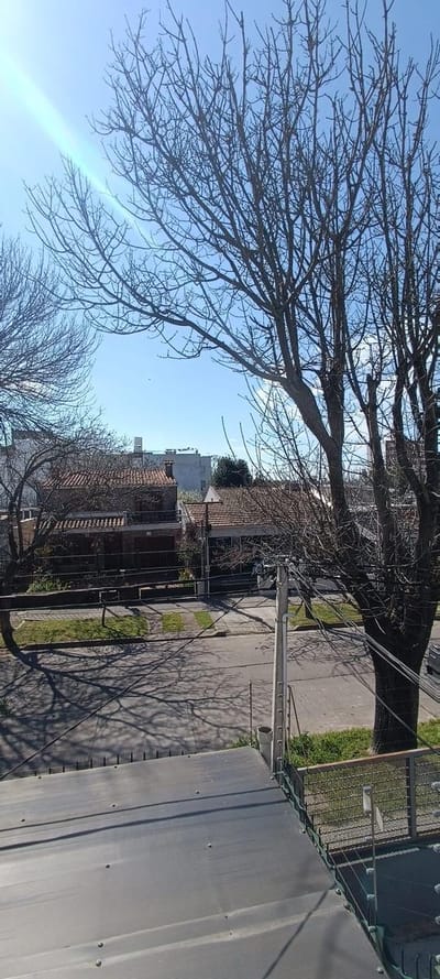 Prox R. Anador y Pte Oribe, casa de altos, 2 dormitorios, 79 m2   100 m2 azotea con parrillero!!