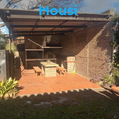 Venta Casa 2 dormitorios con amplio jardín y doble entrada de autos en Atlántida Sur