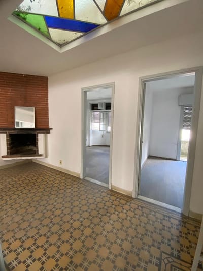 Venta casa 3 dormitorios con posibilidad de un 4to dormitorio en altillo, excelente ubicación con transporte y zona céntrica. Barrio Jacinto Vera.