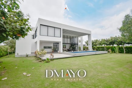CASA EN VENTA EN "ASIA GOLF", DOS PISOS, PISCINA, TERRAZA, 5 DORM, Y LINDA VISTA AL GOLF!!