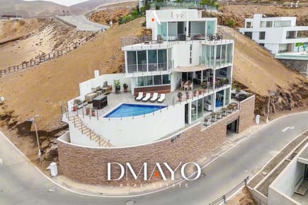 Venta Casa de Playa Poseidón de 938M2 con 6 dormitorios y 4 cocheras