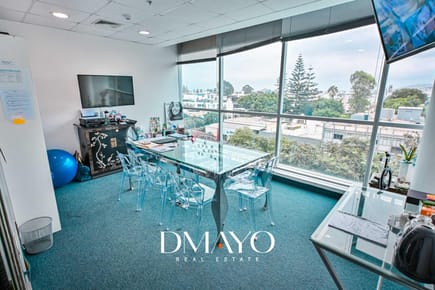 Venta de Oficina de 110.67m2 en edificio moderno con 2 estacionamientos