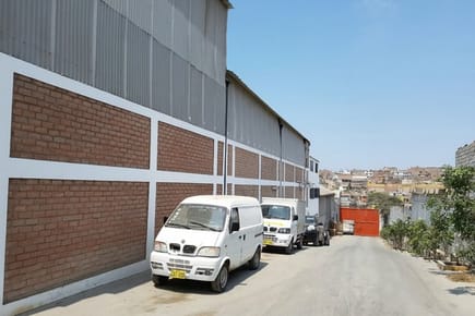 Local Industrial-Almacen en plena Panamericana Sur cerca al Touring
