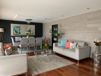 VENTA DE ELEGANTE DUPLEX CON BALCON, JARDI Y PISCINA EN CHACARILLA SAN BORJA CERCA COLEGIO SANTÍSIMO