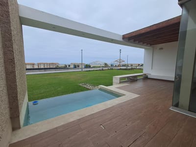 Casa en venta Playa Gaviotas panam. Sur KM 100 casa esquina O5 amplia área social