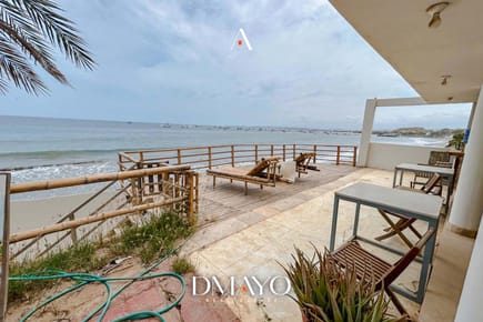 Casa en PRIMERA FILA, LAS POCITAS CON TITULO DE PROPIEDAD, en venta como terreno