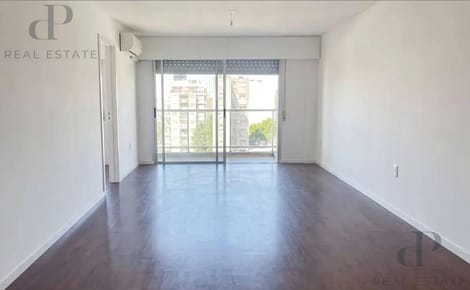 Apartamento de 2 dormitorios en piso alto con terraza y garaje
