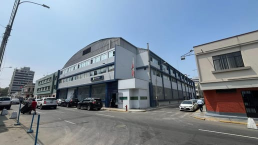 ALQUILO EXCELENTE OFICINA DE 7434 m2 en Cercado de Lima A cuadras del Mali