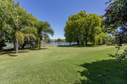 Casa en venta en Viñedos de la Tahona con piscina y vista al lago