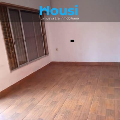 Alquiler amplia Casa 1 dormitorio con patio en Cerrito de la Victoria