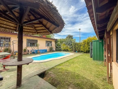 Venta de casa de 4 dormitorios con piscina climatizada y 2 barbacoas – Lomas de Solymar