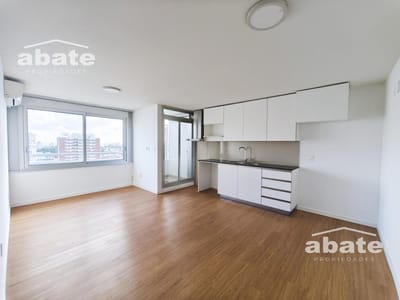 Apartamento 2 dormitorios en Malvín Piso alto Garage