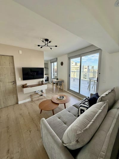Alquiler de Penthouse de 1 dormitorio con balcón y parrillero en Cordón, Montevideo