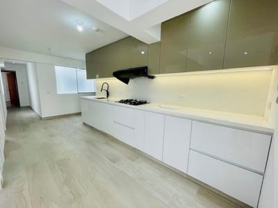 Venta Departamento 146m2 Urb. Los Recaudadores, Frente a Parque, 4 Dorm, 4 baños, 1 Cochera