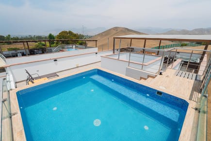 Alto Bujama: casa de playa en venta - 3 niveles con piscina en azotea, cochera- 4H 4B