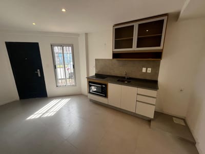 Monoambiente con patio a estrenar próximo Garibaldi