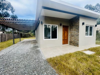 Casa - Punta del Este. Parque Burnett. Casas de 2 de dormitorios y 1 baño