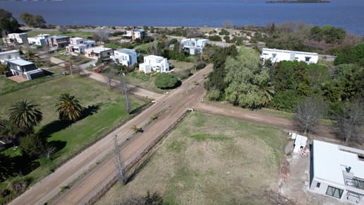 Terreno en esquina en Barrio Real de San Carlos Village