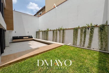 Departamento en primer piso, con gran terraza y jardin, 3 dorms y cochera lineal, Valle Hermoso