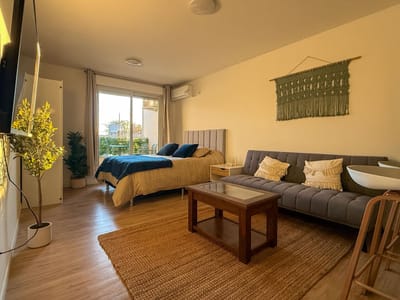 Alquiler de hermoso monoambiente con parrillero en barrio Pocitos Nuevo