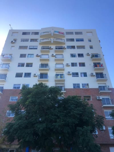 Colonia - Alquiler de  Apartamento de 2 dormitorios céntrico en primer piso