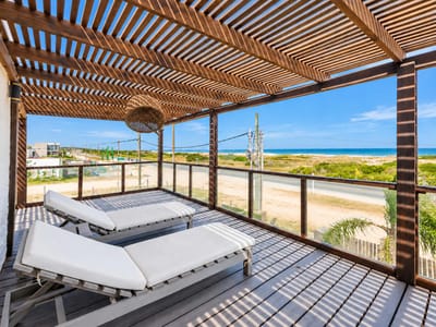 Exclusiva Casa de 3 Dormitorios Frente al Mar en Balneario Buenos Aires.