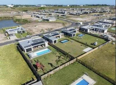 Venta Terreno elevado de 969m2 Barrio Privado. Lagos, piscina, gimnasio, cancha de teni. La Juana.