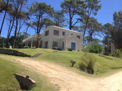 CASA EN ALQUILER  LAGUNA BLANCA \"CHELITA\"