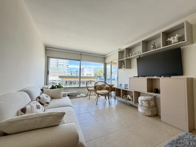 Apartamento. Calle 20. 2 dormitorios y garaje. Punta del Este