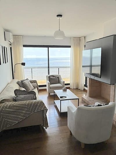 Apartamento Venta 2 Dormitorios Suite Calefacción Estufa a Leña Garaje x 2 o 3 sobre Rambla