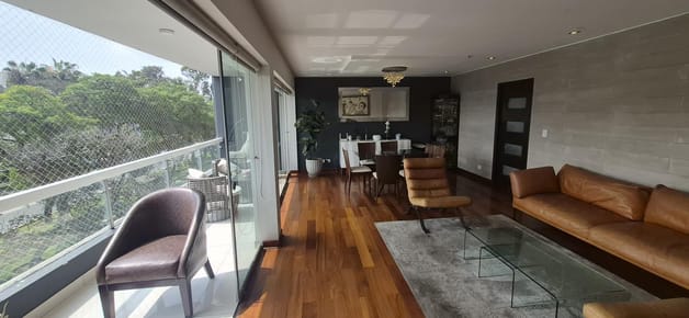 VENTA DE ELEGANTE DUPLEX CON BALCON, JARDI Y PISCINA EN CHACARILLA SAN BORJA CERCA COLEGIO SANTÍSIMO
