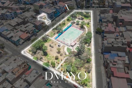 Venta Casa en San Juan de Miraflores Frente a Parque, 7 dorm |Excelente estado, a 3 min Mall del Sur