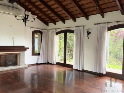 Casa en alquiler en Lomas de la Tahona 3 dormitorios y servicio