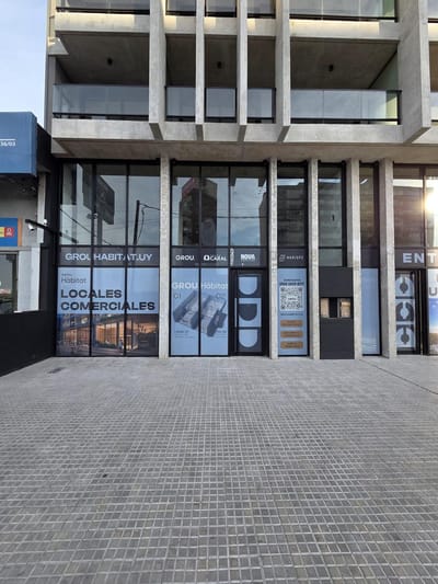 Av Italia proximo Bv Batlle y Ordoñez, 179 m2,  5 mts de frente, doble altura, estrena !!