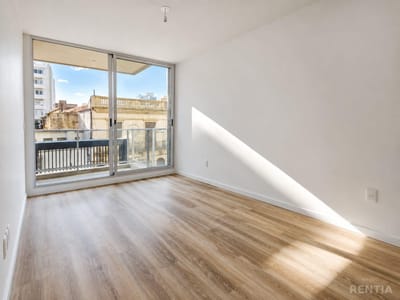 Apartamento 1 dormitorio con  balcón al frente a estrenar en Cordón 