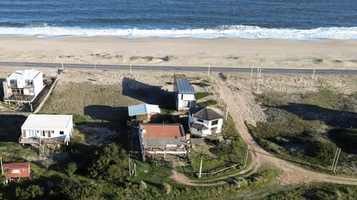 Casa frente a la laguna de los flamencos