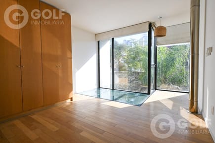 Venta de Apartamento loft de 2 dormitorios, terraza, parrillero y garage en Punta Carretas